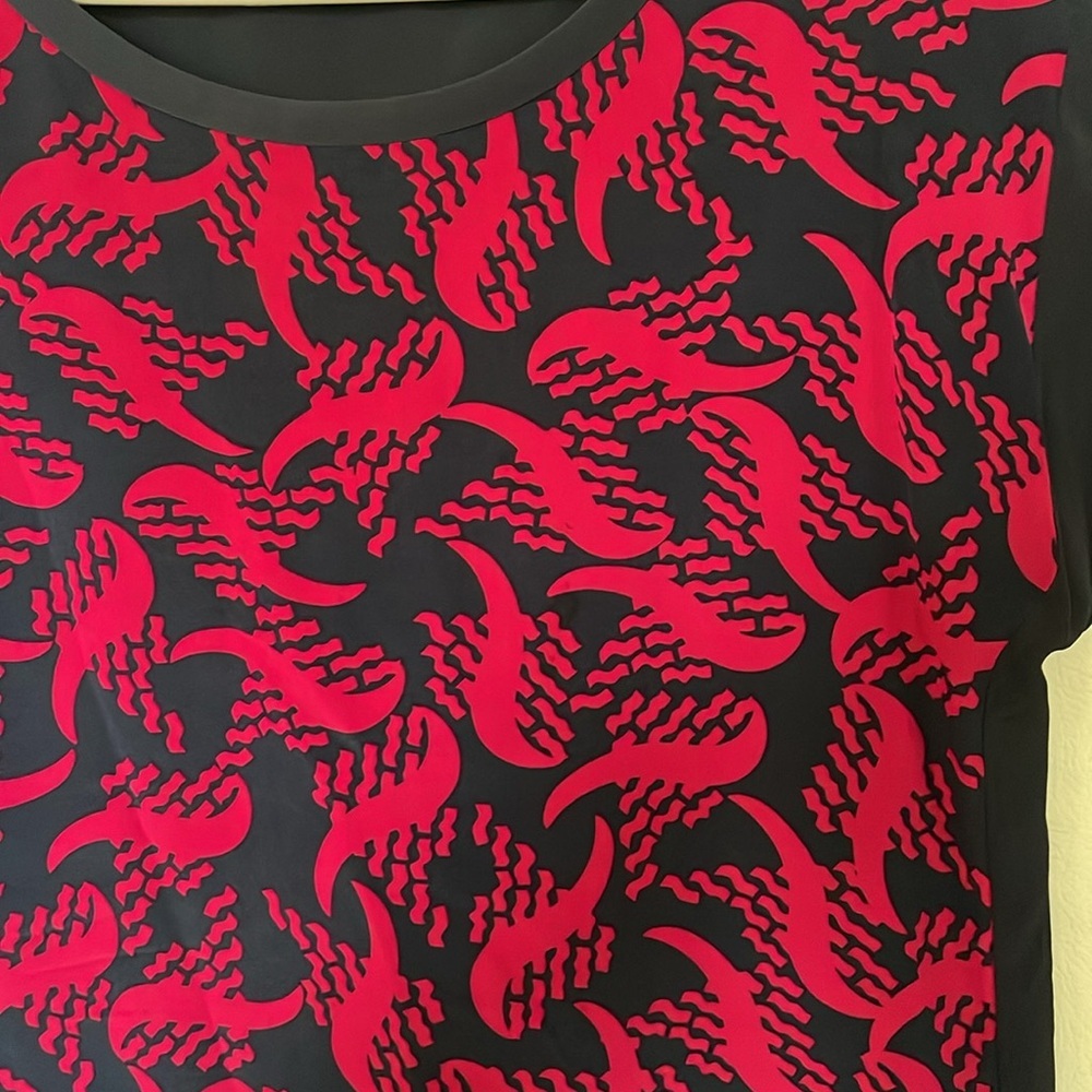 Diane Von Furstenberg Size 4 100% Silk Navy‎ and Pink Blouse - Picture 8 of 8